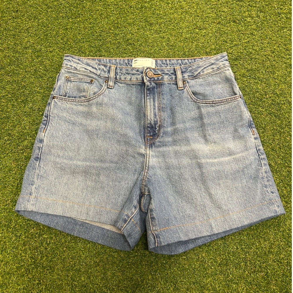 ASOS DESIGN Baggy Denim Shorts Light Wash Blue W32 High Rise Relaxed Fit